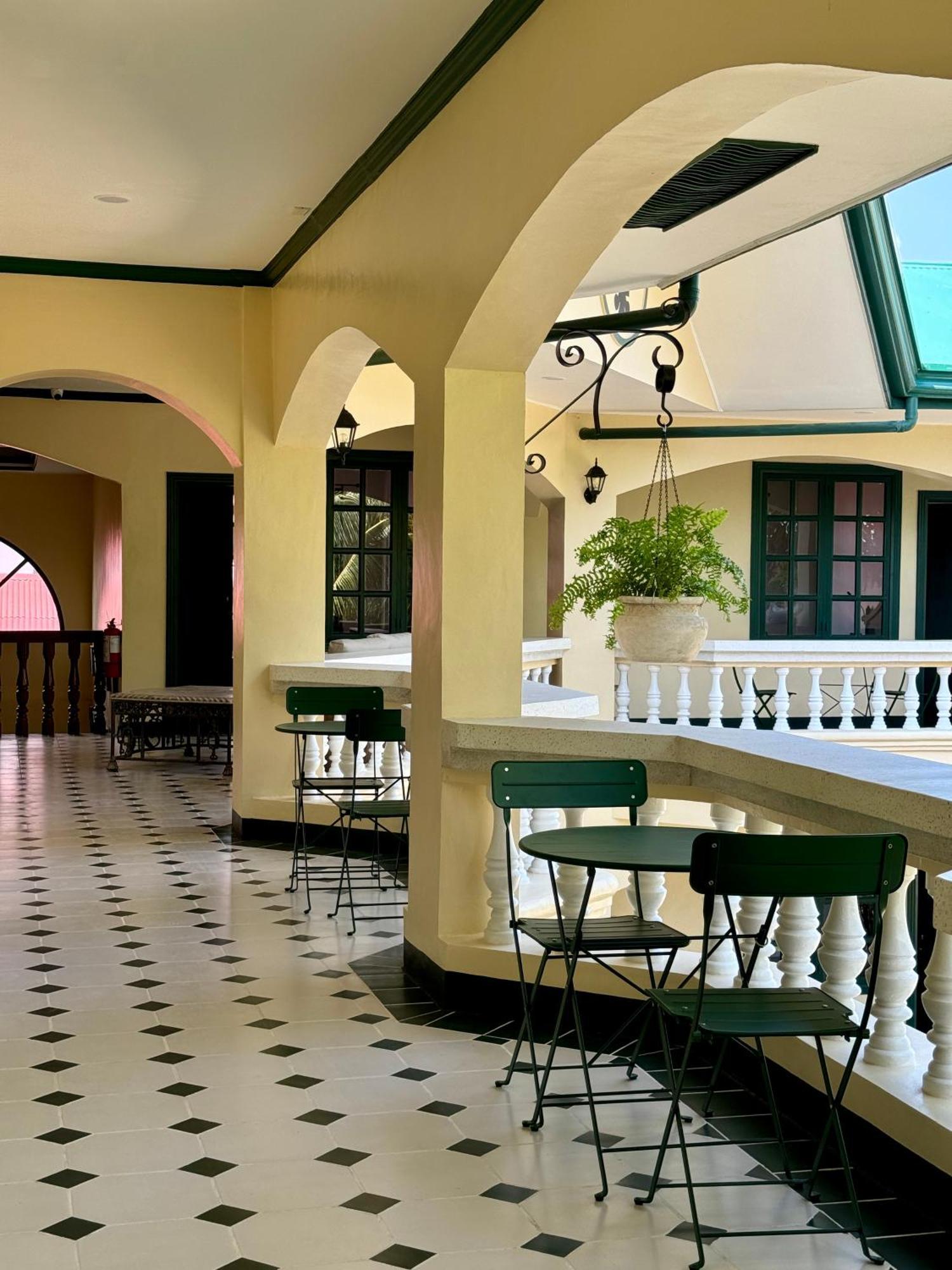 La Planta Hotel And Restaurant, Inc. Bais Exterior foto